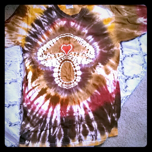 Gildan Tops - NWOT tiedye earthy tee shirt